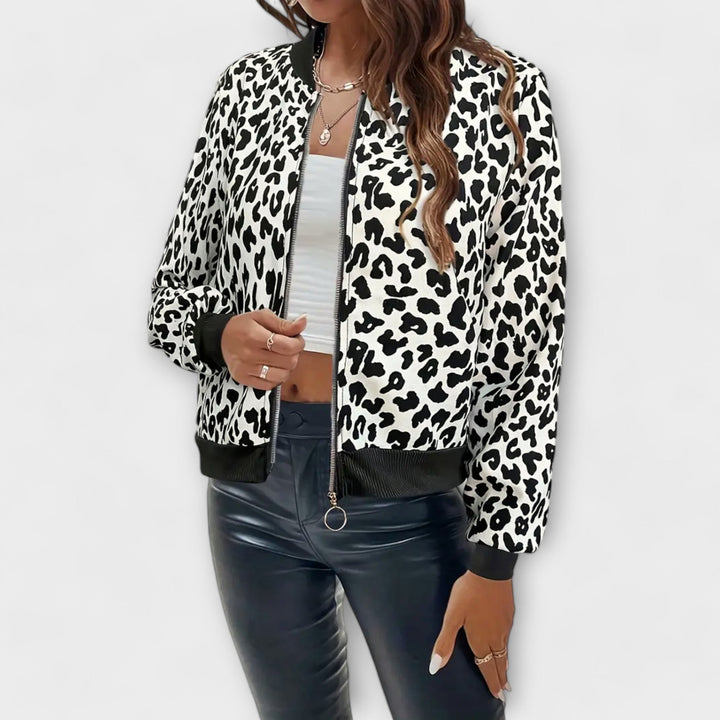 Jessika – Elegantný leopardí plášť